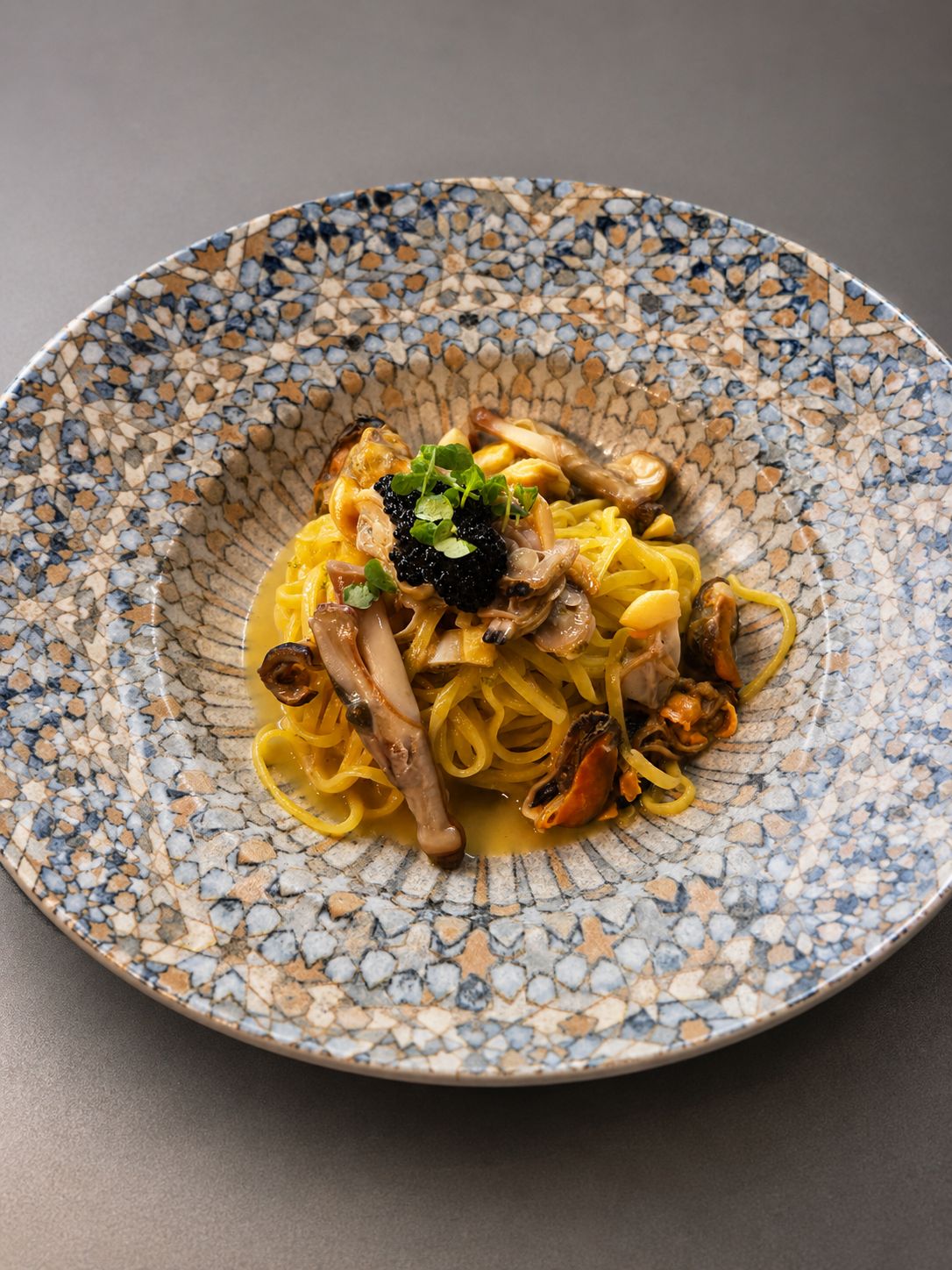 Tagliolini med blåmusslor, hjärtmusslor, vongole och lime